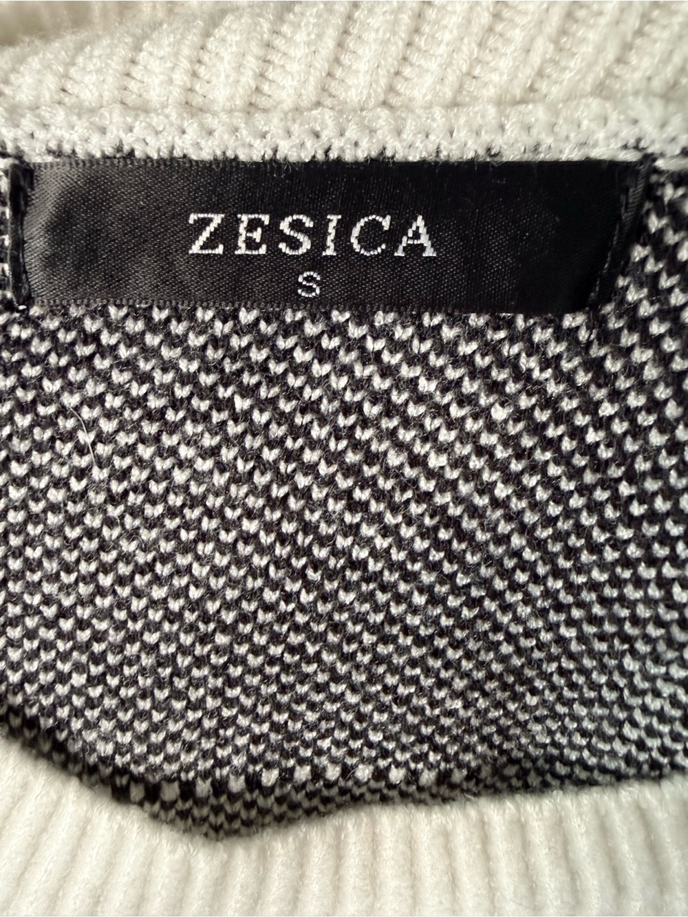 ZESICA Black White Checkerboard Balloon Sleeve Sweater Size Small - Picture 5 of 9